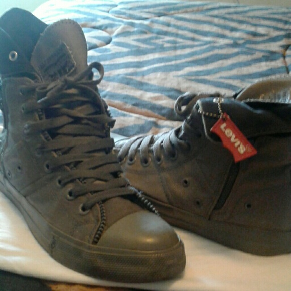 levi's high top canvas shoes